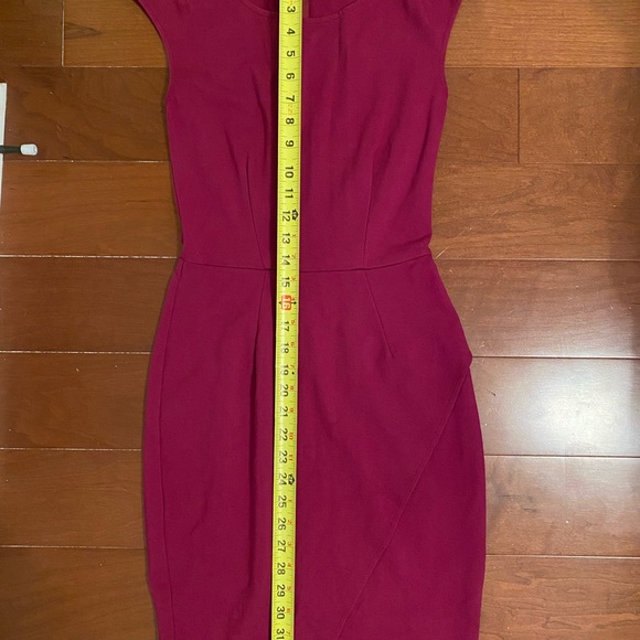 Bar III sheath dress with tulip hem magenta Small - Picture 5 of 6